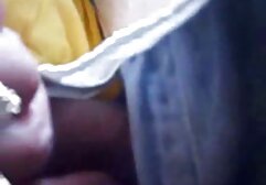 Milada undresses y masturba con vibrador en xxx famosos argentina cama